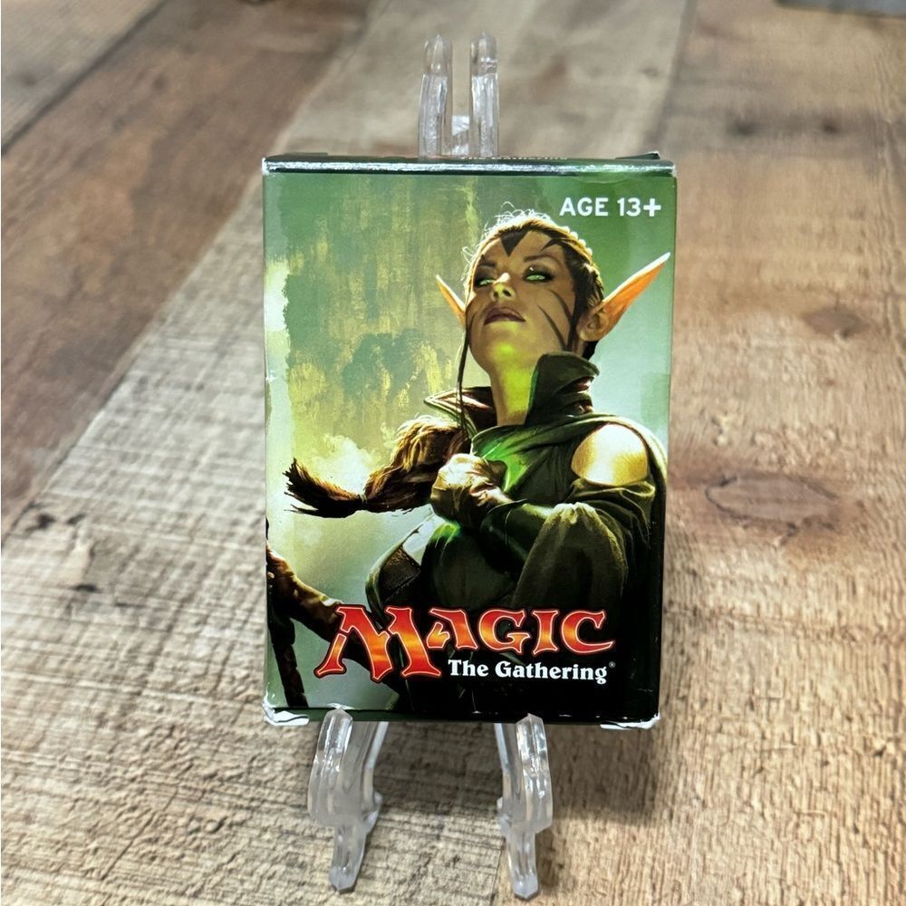 2017 Magic The Gathering Starter  Card Pack Green Mage 
Open pre owned